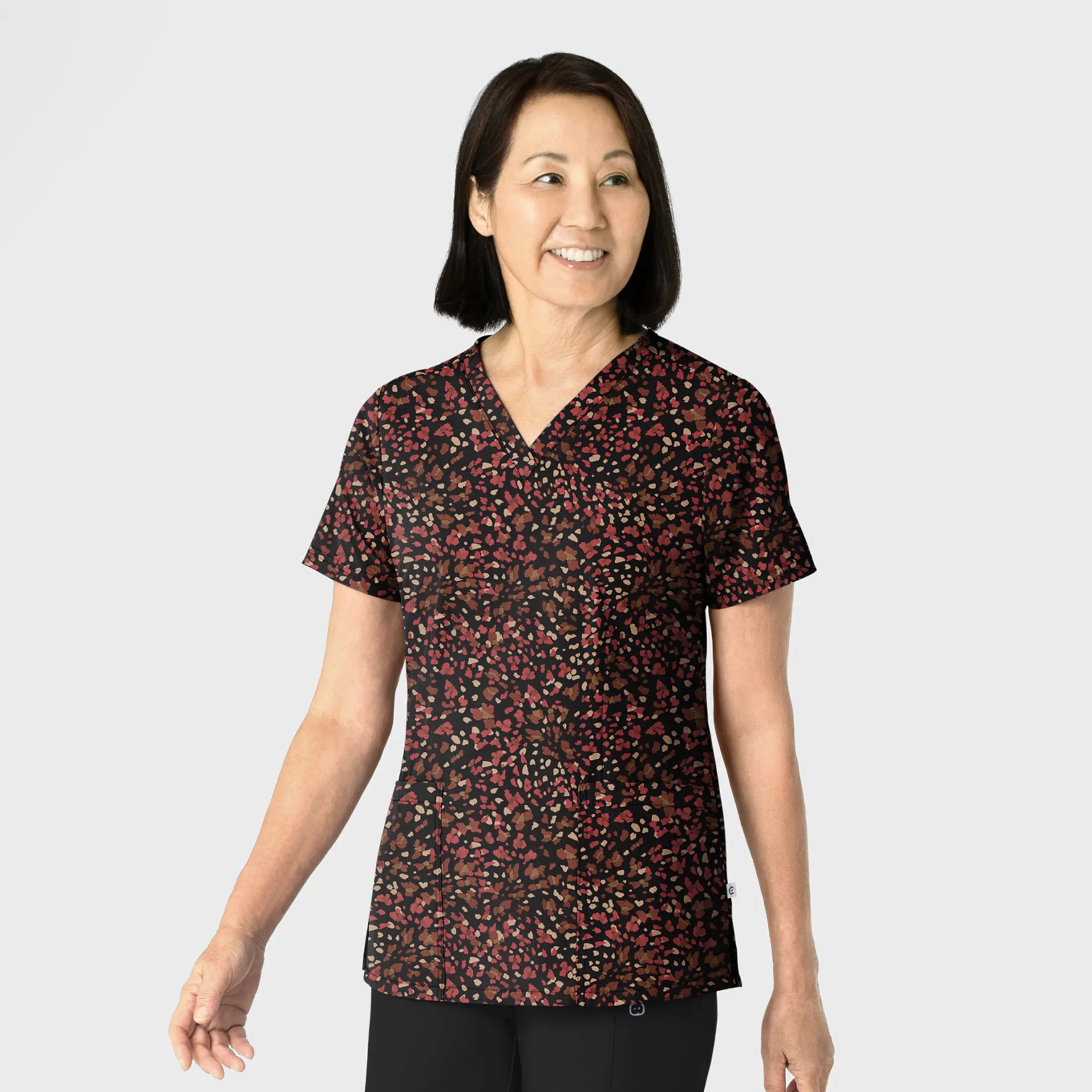 Wink Women's Fitted 3-Pocket V-Neck Print Scrub Top - Fierce Nature